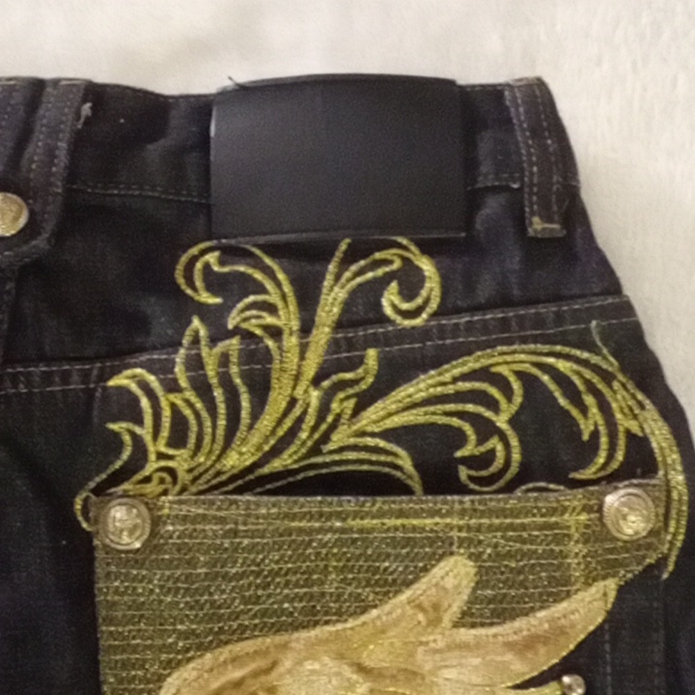 MENS DESIGNOR SHORTS SIZE SMALL!! NEW! LION BUTTONS AND GOLD EMBROIDERY. - Picture 4 of 10